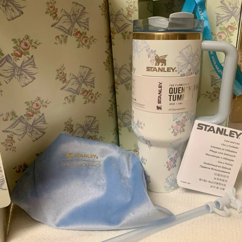 Stanley LoveShackFancy 40 oz  Tumbler in Rosa Beaux Blue Floral Límited Edition